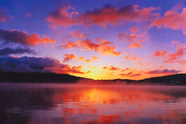 Red sky of Lake Akan
